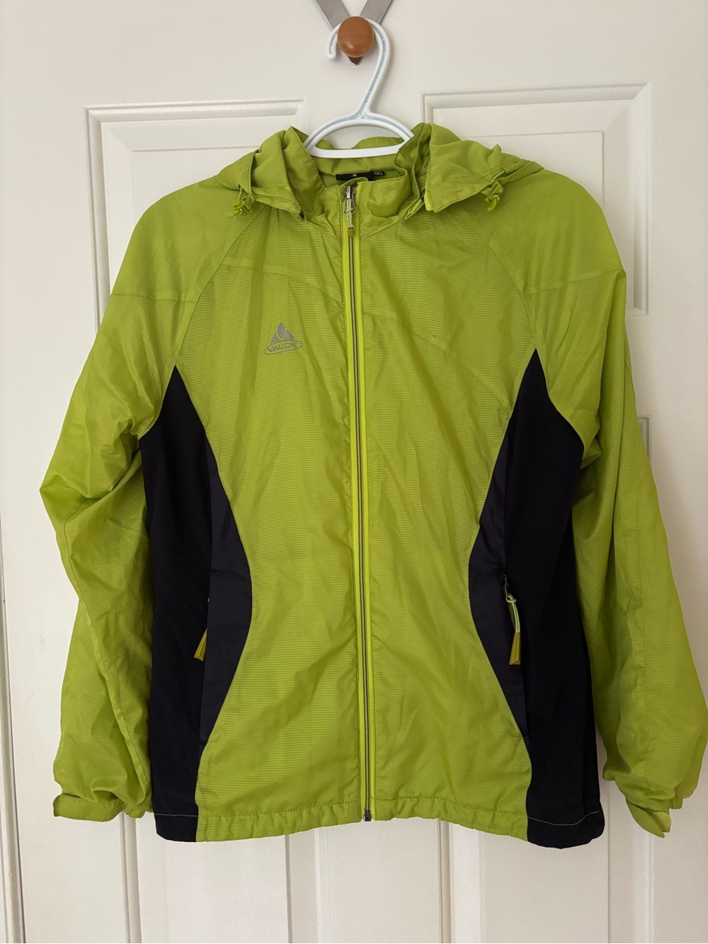 Vaude lightweight Lime Green Hooded Windbreaker Jacket